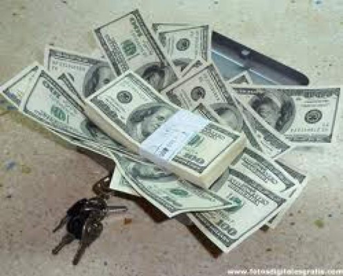 Lo capturan con 16 mil dólares en aeropuerto de San Pedro Sula