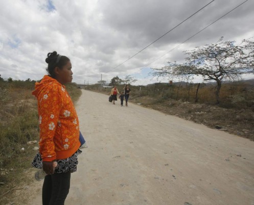 Trasladan de Renaciendo a diez de la pandilla 18 a los Cobras