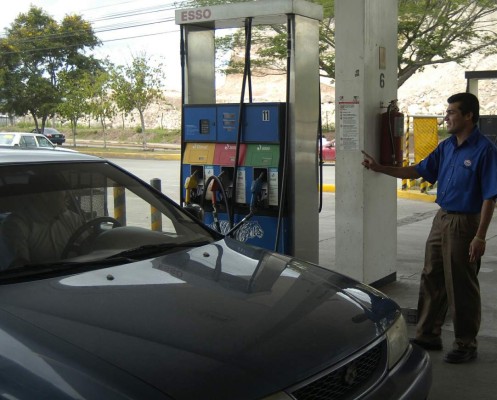 Por 30 días estarán congelados precios de gasolinas