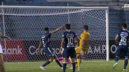 Licona evitó el gol de Gignac en el primer tiempo del Motagua- Tigres