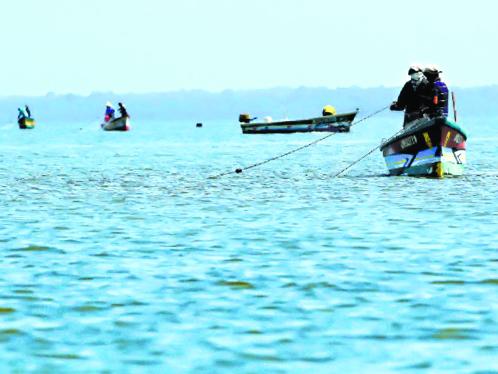 Nicaragua y El Salvador retienen más de 50 embarcaciones pesqueras de hondureños