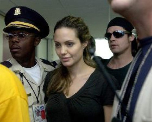 Angelina Jolie y Brad Pitt llegan a Haití para apoyar fundación humanitaria