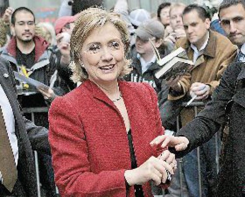 Hillary y Giuliani al frente en las encuestas
