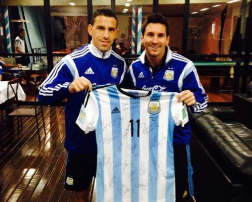 Selección argentina le regaló al papa Francisco una camiseta autografiada