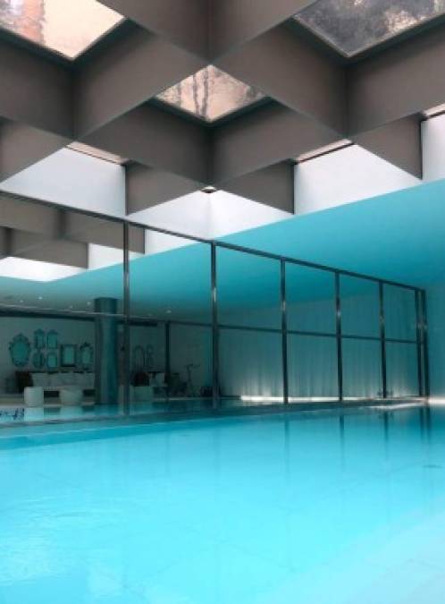 Entre las comodidades que disfrutará Messi y su familia se destacan una piscina de 23 metros de largo (según su sitio web es la más larga construida en un hotel de lujo en París).