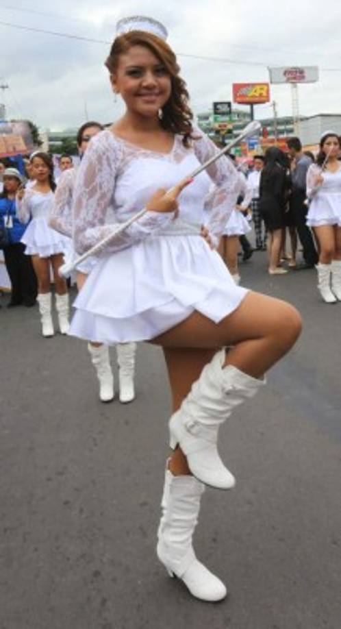 Una palillona de Tegucigalpa luce sus mejores galas.