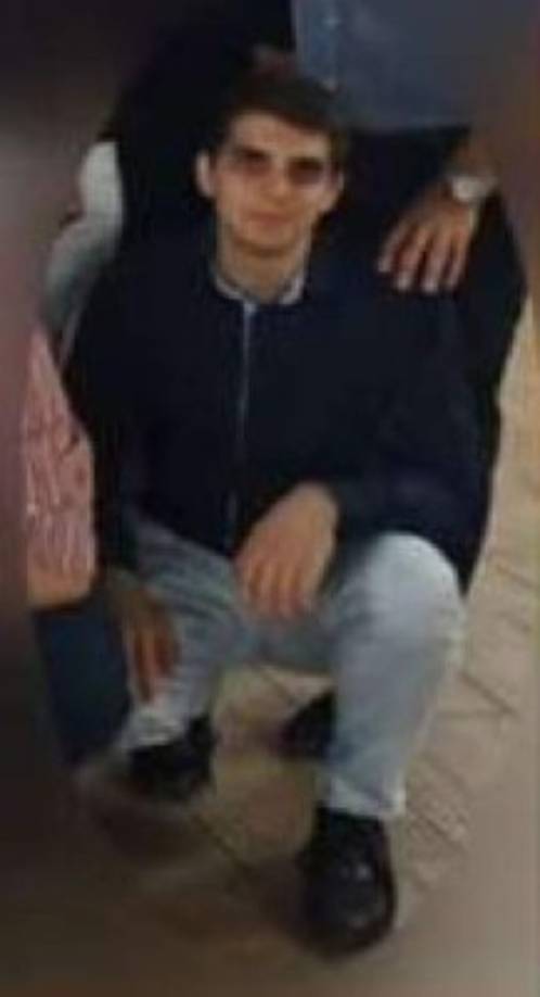 La prensa italiana informa que en el hospital Vito Fazzi, donde se encontraba realizando sus prácticas, describen a Antonio como “un estudiante modelo pero introvertido, cerrado, con pocos amigos”.