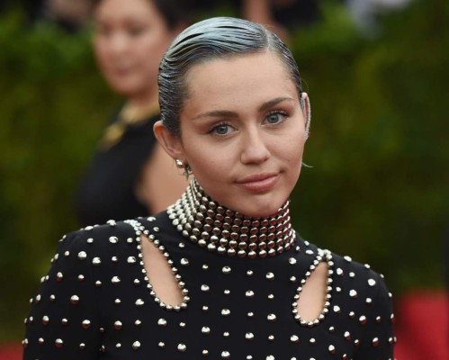 Miley Cyrus prefiere no definir su sexualidad