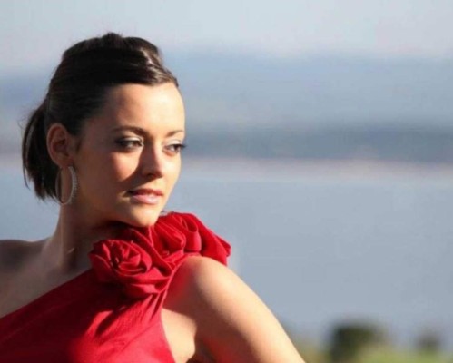 Cantante Joana Sainz García muere en el escenario tras explosión pirotécnica