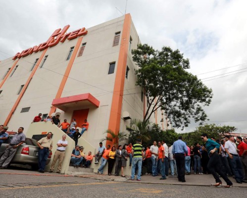 Gobierno hondureño congela salarios de burócratas