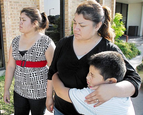 Mexicana y sus 4 hijos enfrentan deportación