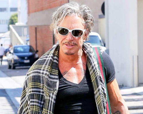 Al actor Mike Rourke le encantan cirugías