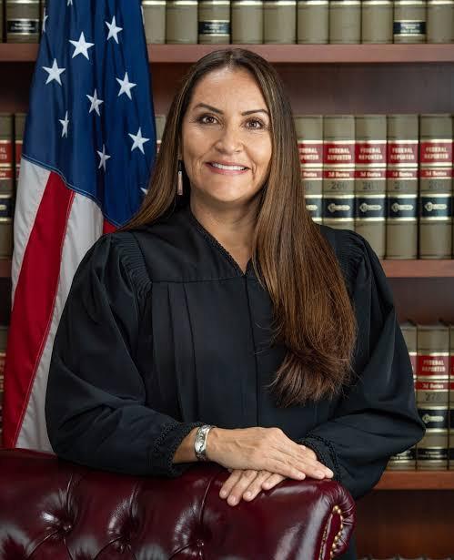 Jueza emite contundente orden contra ICE en favor de migrantes detenidos en California