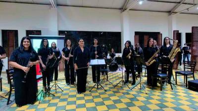 La Banda Sinfónica Femenina de Honduras tiene en sus filas a 18 integrantes.