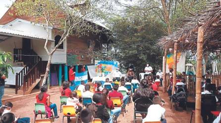 Más de cien alumnos de la Mercedes Calderón esperan que se haga realidad la construcción.