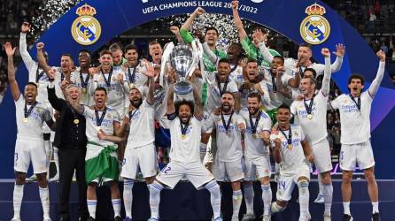 Marcelo levantó el trofeo de campeones de la Champions League. Real Madrid ya tiene la 14 Copa de Europa.
