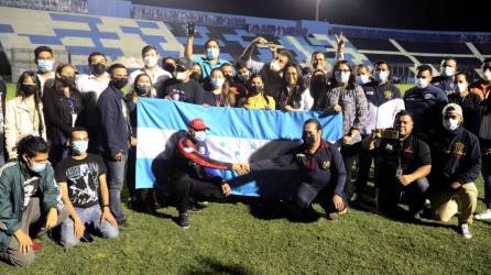 Las barras de los grandes equipo de la Liga Nacional de Honduras firmaron un acuerdo de paz.