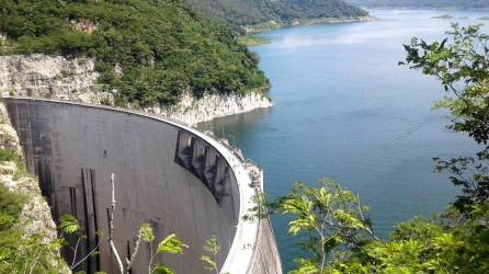 La central hidroeléctrica actualmente funciona con cuatro turbinas generadoras de energía eléctrica.