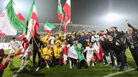 La Selección de Irán celebrando la clasificación al Mundial de Qatar 2022.