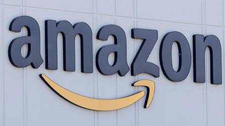 Vista del logo de la compañía Amazon.
