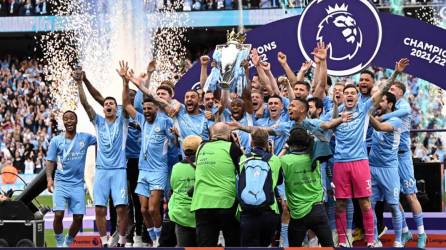 El Manchester City revalidó su título en la Premier League con una remontada ante Aston Villa.