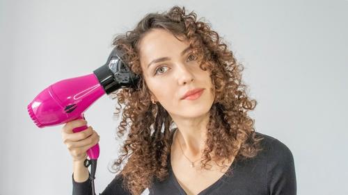 Ondas con volumen: cómo recrear el estilo de Shakira