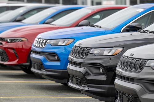 Los concesionarios de confianza suelen certificar el kilometraje y el estado del auto.