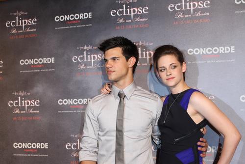 Taylor Lautner, actor de Crepúsculo, anuncia que espera su primer hijo con su esposa