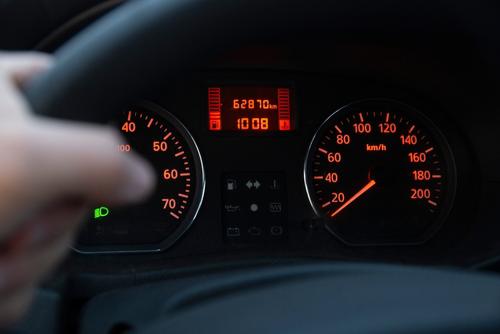Cómo evitar comprar un carro con el cuentakilómetros trucado