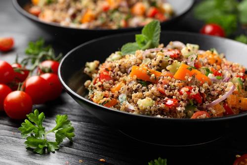Ensalada de quinoa con granada.