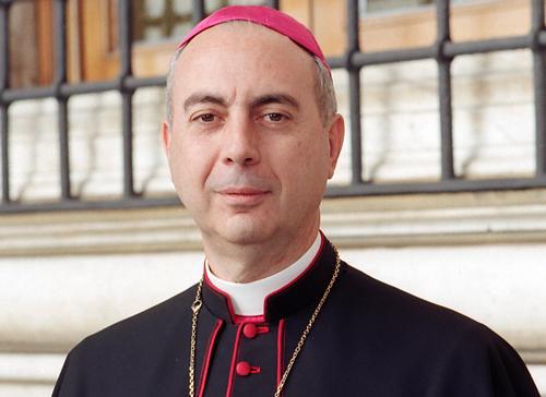 ¿Quién es Dominique Mamberti, el cardenal que anunciará al nuevo Papa ante el mundo?