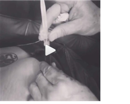 José Ron muestra sus pompis