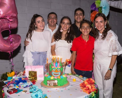 Alexandra, Afif Handal, Lizza María, Afif jr, Andrés y Lizza de Handal