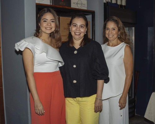 Sara Bográn despide su soltería