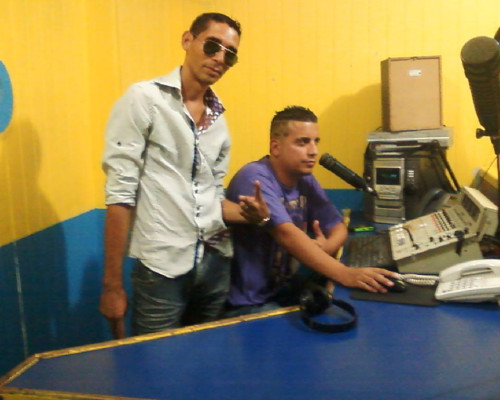 Ayudante viaja por la ruta de sus canciones