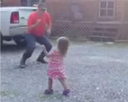 Video: Un padre ejemplar al que todos deben de imitar