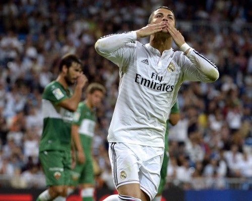 Un gigantesco Cristiano Ronaldo tumba al Elche y guía al Real Madrid