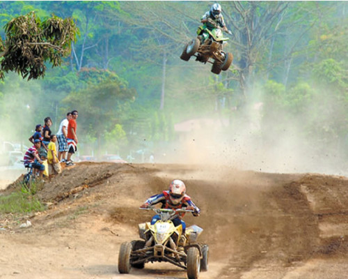 ¡Que comience la fiesta de la adrenalina en la pista!