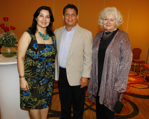 Consul de México José Omar Hurtado es agasajado