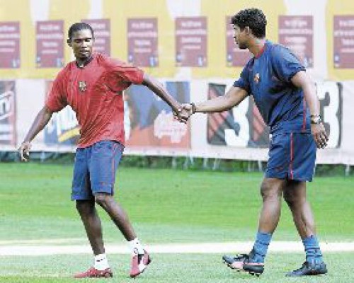 Eto’o rompe la paz del Barcelona