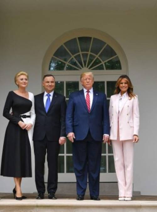 La primera dama estadounidense recibió junto a Trump al presidente de Polonia Andrzej Duda, y su esposa, Agata Kornhauser-Duda en la Casa Blanca.