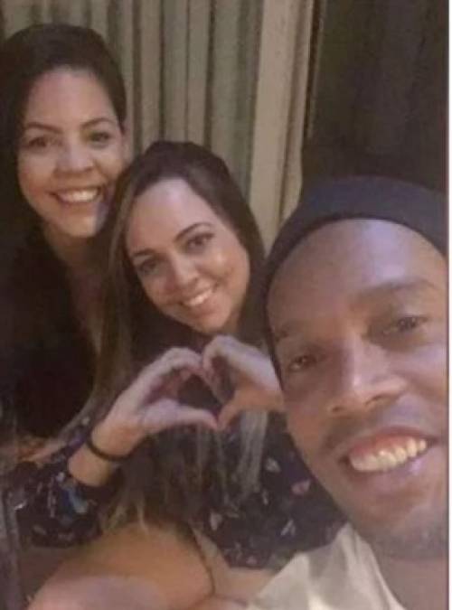 El portal brasileño 'O Dia' anunció que Ronaldinho se casará en agosto con sus 'prometidas'.