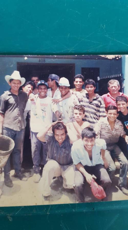 Hermanos en Cristo en las primeras actividades de la iglesia.