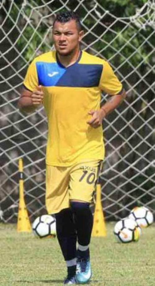 Mario Martínez: El mediocampista se quedó sin contrato en Real España y será Hernán Medford el que decida si contará con sus servicios. 'Nuestra intención es darle oportunidad a jovénes, vamos a empezar a ver desde abajo', dijo Elías Burbara en Radio Internacional ante la consulta si el volante se iría del club.