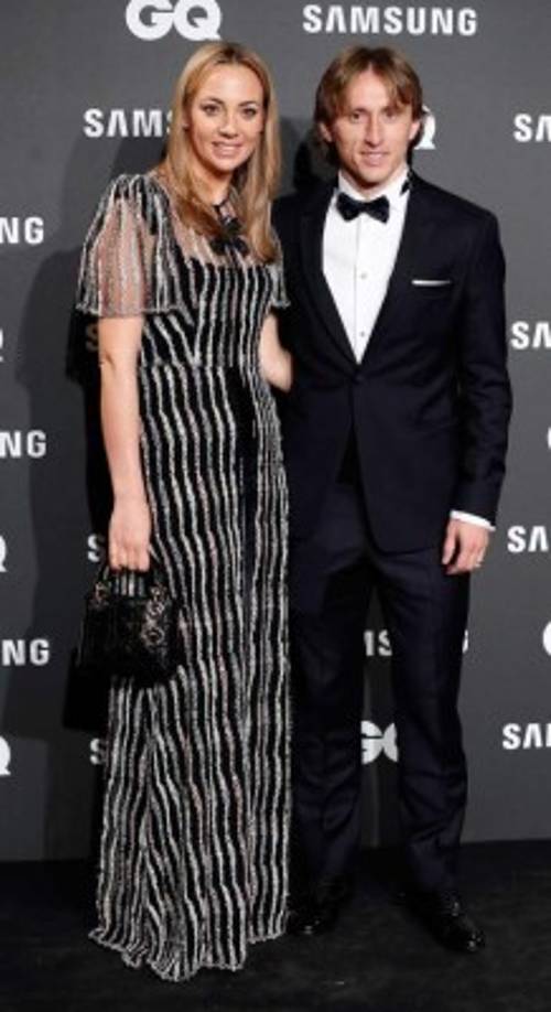 Vanja Bosnic - Es la esposa del madrimista Luka Modric. Se conocieron en 2007 y tres años más tarde, en el 2010, se dieron el 'sí quiero'. Un mes después de la boda dieron la bienvenida a su primer hijo , Iván (7) y posteriormente llegaron Ema (4) y hace más un año Sofia.