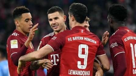 El Bayern Múnich sigue como líder destacado de la Bundesliga.