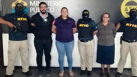 Tres de los acusados cuando fueron capturados por la Atic.