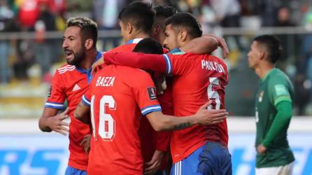 Los jugadores de Chile celebrando uno de los goles de Alexis Sánchez ante Bolivia.