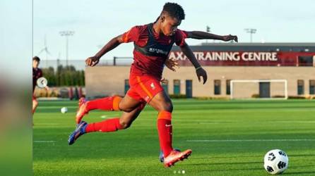 Keyrol Figueroa está destacando en la pretemporada del equipo U-18 del Liverpool.