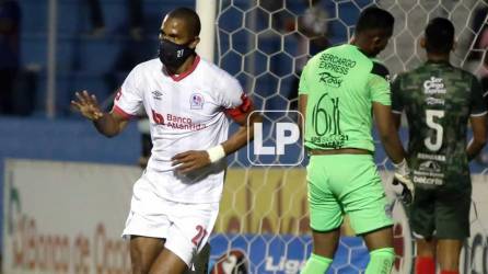 Jerry Bengtson solo tenía 11 minutos en la cancha y volvió a celebrar un gol en la Liga Nacional, el delantero viene saliendo de una operación.